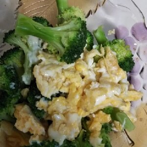 ブロッコリーと炒り卵のホットサラダ
